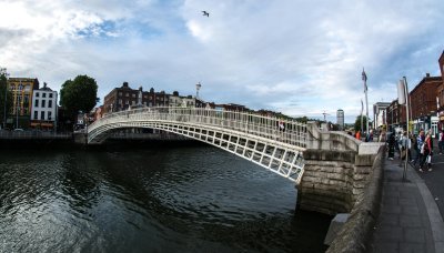 Dublin: Ha'Penny Bridge of River Liffey