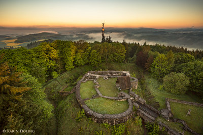 Sonnenaufgang auf dem Georg-Viktor-Turm auf dem Eisenberg