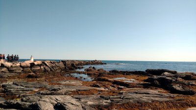 05 Rocks at Brenton Point 02.jpg