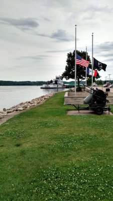 08 Mississippi River at Le Claire, Iowa 04.jpg