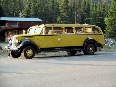 27 Cool yellow bus in Silver Gate, Montana 01.jpg
