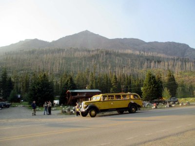 28 Cool yellow bus in Silver Gate, Montana 02.jpg
