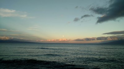 11 Moon in the west at sunrise 02.jpg