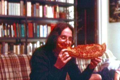 01_Linda_with_pizza.jpg