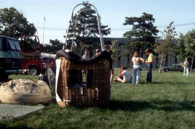 04 Balloon gondola.jpg