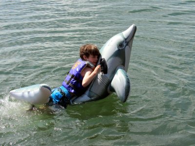 36 Sid with fake dolphin 02.jpg