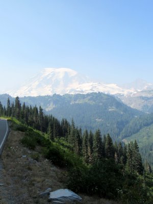 09 Mt. Rainier from the road 02.jpg