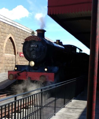 12 Hogwarts Express 03.jpg