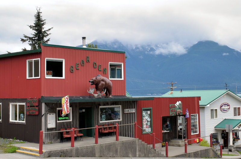 Haines Bear Den COL_0532.JPG