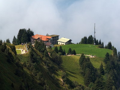 Lots of people on mount Rigi