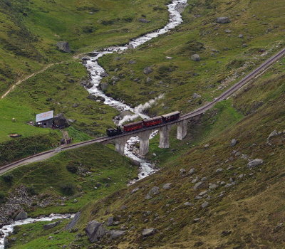 Little train on Steinstaffel viaduct