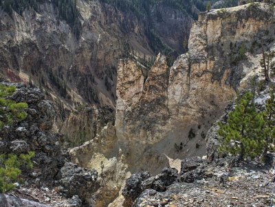 Colourful Walls at the Yellowstone Canyon
