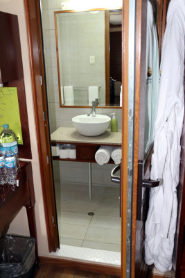 MODERN BATHROOMS