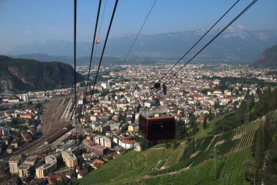 CABLE CAR RIDE TO THE RENON PLATEAU