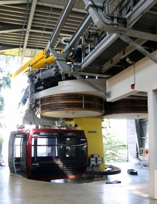 CABLE CAR RIDE TO THE RENON PLATEAU