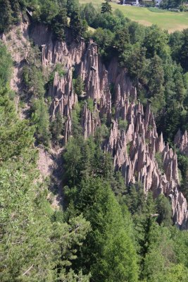 EARTH PYRAMIDS NEAR CALLABO