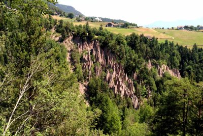 EARTH PYRAMIDS NEAR CALLABO