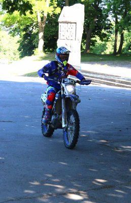 MOTOCROSS IN TOWN