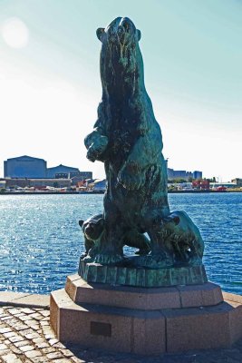 POLAR BEAR STATUE