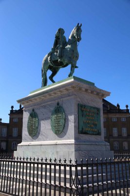EQUESTRIAN STATUE - FREDERIK V
