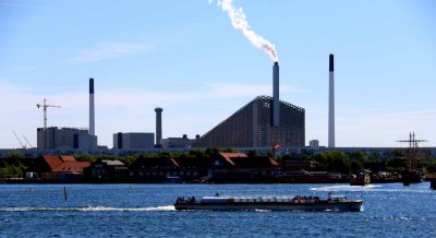 NEW MUNICIPAL POWER PLANT BURNS CITY WASTE