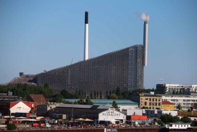 SKI SLOPE BUILT INTO NEW POWER PLANT