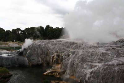 POHUTU GEYSER - THE LARGEST