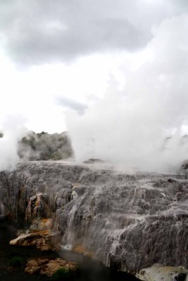 POHUTU GEYSER - THE LARGEST