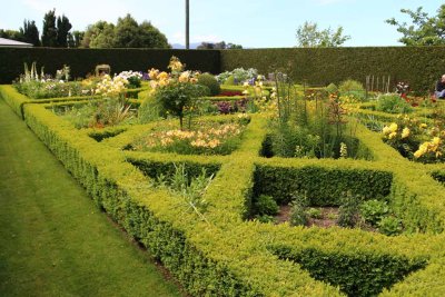 UPTON OAKS GARDEN