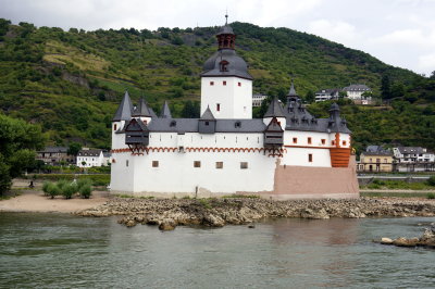 Crusing the Rhine - Pfalzgrafenstein Castle