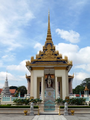 Royal Palace - Statue of HM King Norodom 
