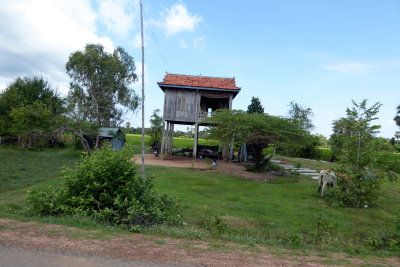 Kampong Tralach - Houses built on stilts because of the heavy rain