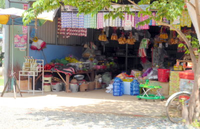 Kampong Tralach - the local 7 - 11