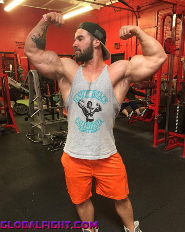 amateur flexing bodybuilder.jpg