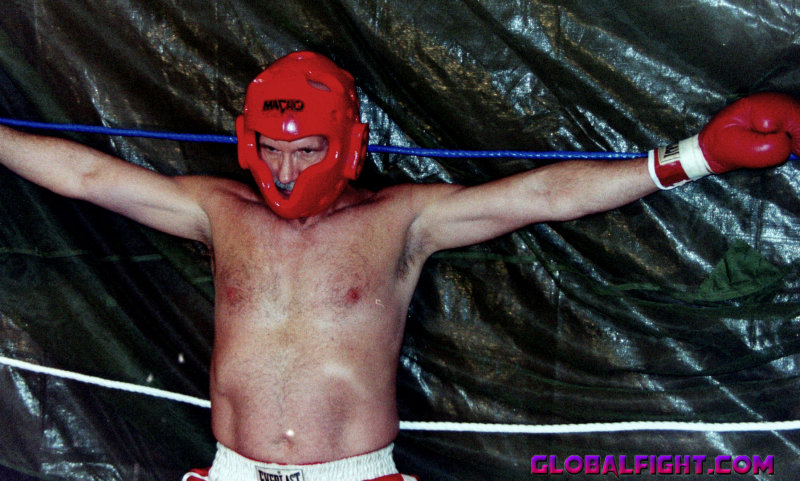 boxing man knockedout tko.jpg