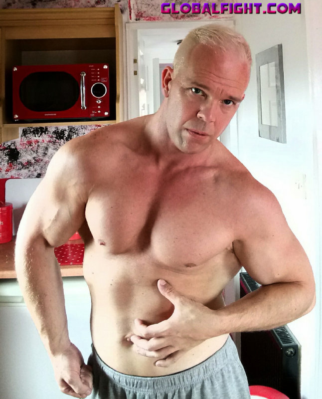 gay muscleboys webcam.jpg