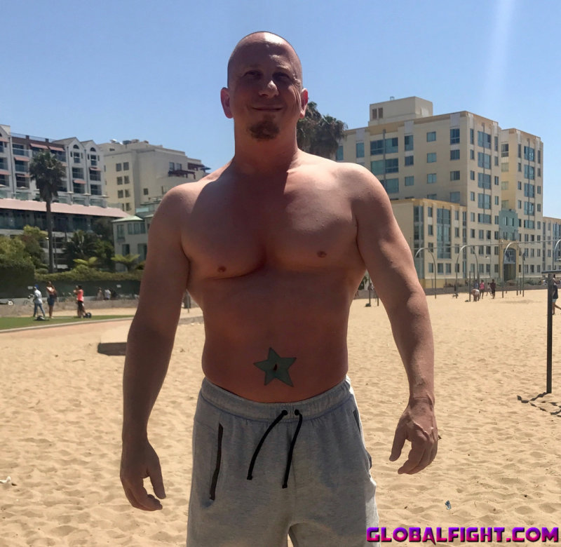 muscle guys beach.jpg