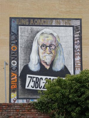 Billy Connolly painting byJohn Byrne, mural by Rogue One, on Osborne Street