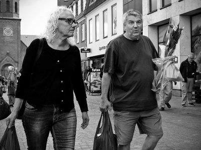 Shopping couple 2