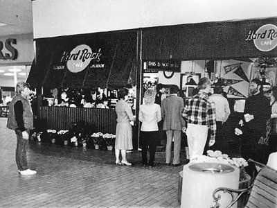 Hard Rock Cafe at Old Hickory Mall location. Issac Tigrett on far right.