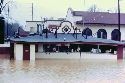 Dixie Creme in front of Brookes 1975 flooding