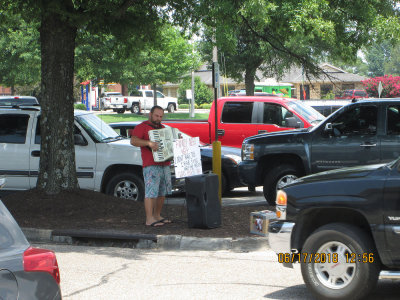 Playing near Kroger  IMG_6958.jpg