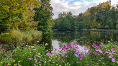 Lake facing the Royal residence