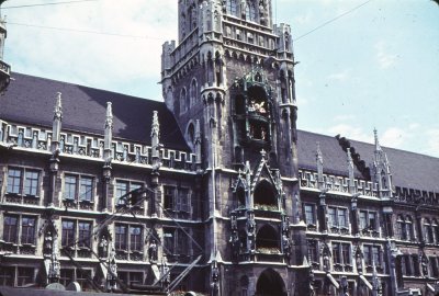 7-17_Glockenspiel at Munich Town Hall.jpg
