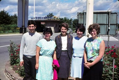 7-23_Tuells and Elsie at Munich Airport.jpg