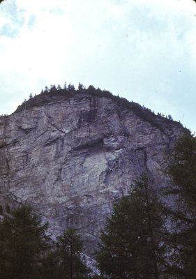 16-5_High cliff near Zermatt.jpg