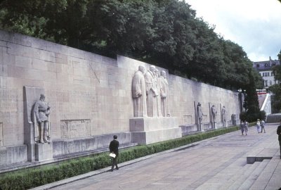 16-9_Wall of the Reformers in Geneva.jpg
