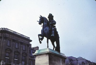 16-23_King Louis XIV statue.jpg