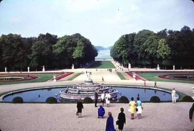 16-31_Fountain at Versailles.jpg