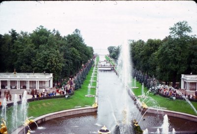 32_Fountains and Bay of Finland_October 1974.jpg